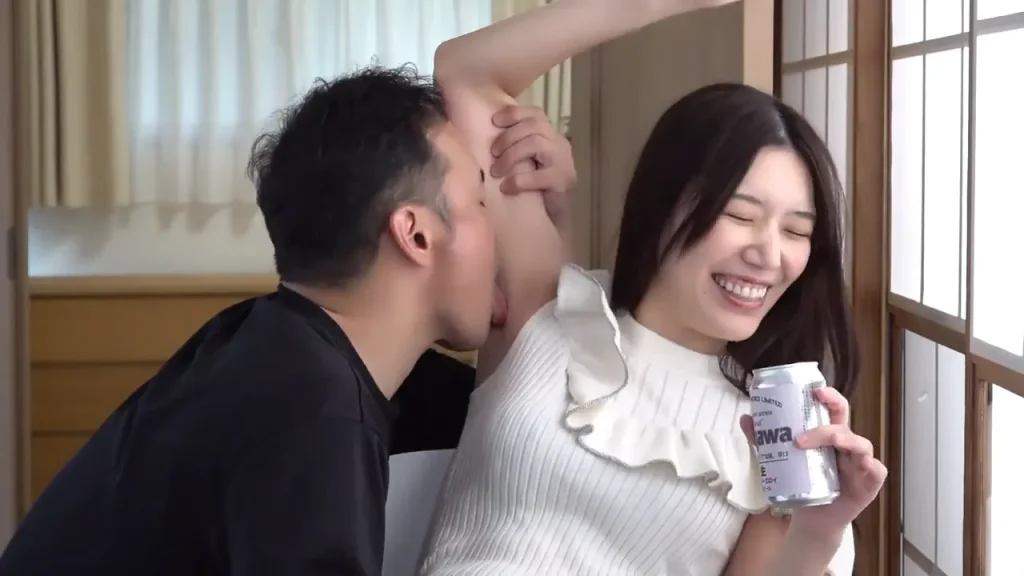 中野真子の腋舐め