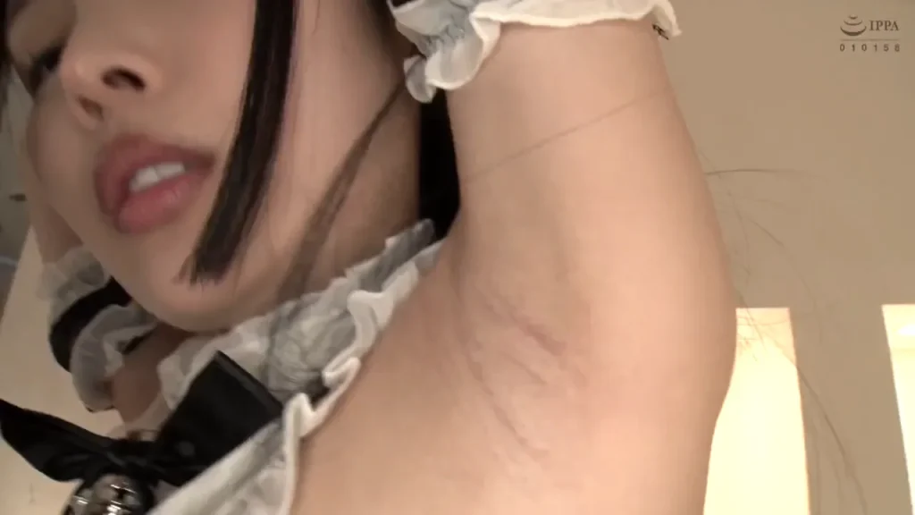 跡美しゅり腋