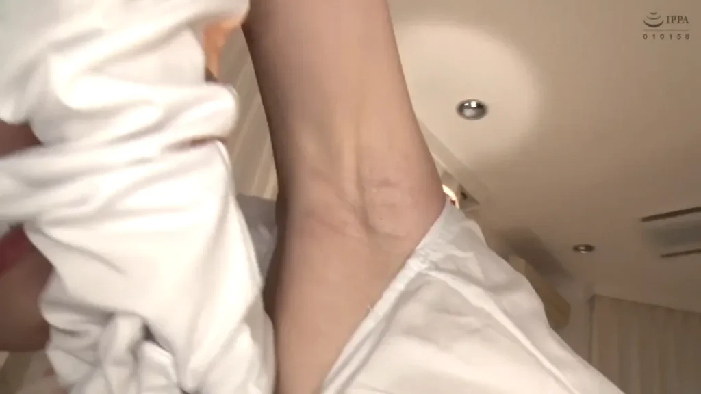 跡美しゅり腋