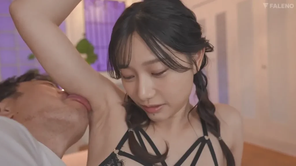 三葉ちはるワキ舐め