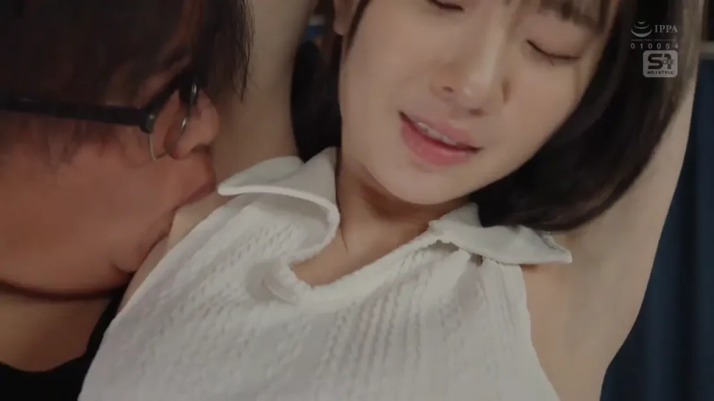 白上咲花の腋舐め