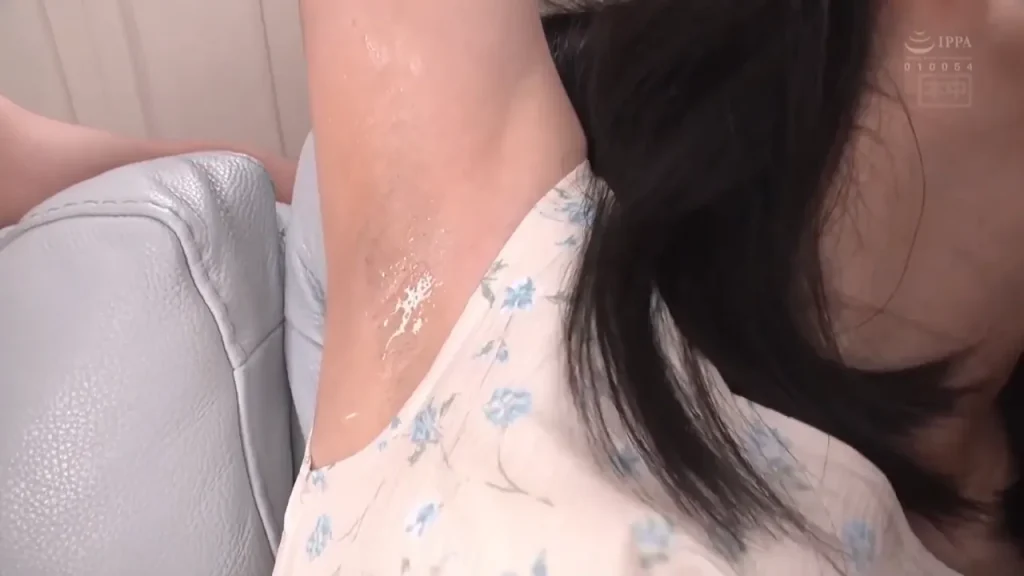朝比奈歩美の腋唾液